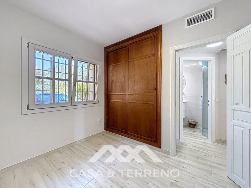 4 quarto Moradia para venda em Alcaucin com piscina - 499 000 € (Ref: 9761906)