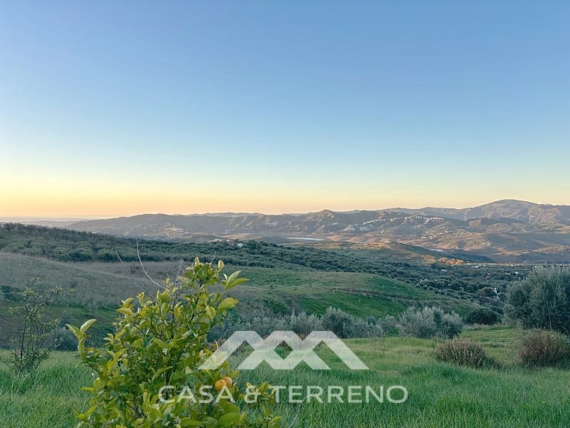 8 Zimmer Villa zu verkaufen in Alcaucin mit Pool - 1.395.000 € (Ref: 9790948)