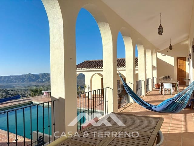 8 Zimmer Villa zu verkaufen in Alcaucín mit Pool - 1.395.000 € (Ref: 9790948)