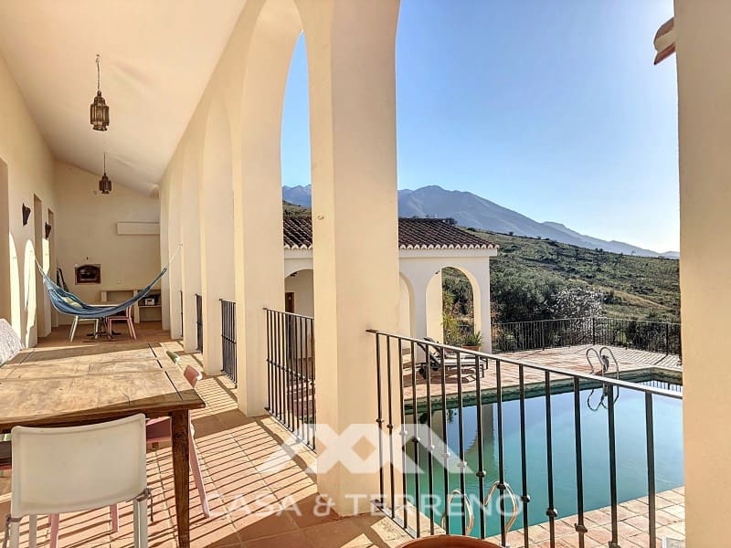 8 Zimmer Villa zu verkaufen in Alcaucin mit Pool - 1.395.000 € (Ref: 9790948)