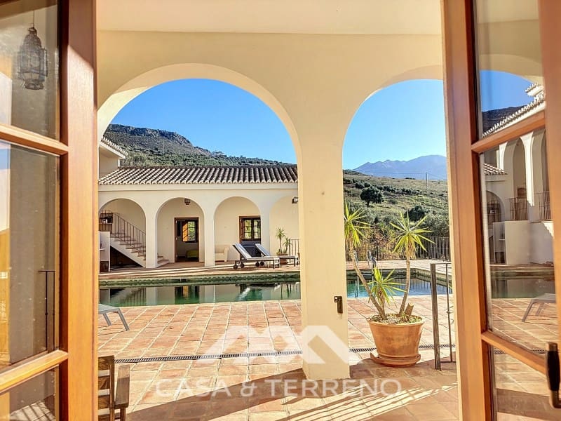 8 Zimmer Villa zu verkaufen in Alcaucin mit Pool - 1.395.000 € (Ref: 9790948)