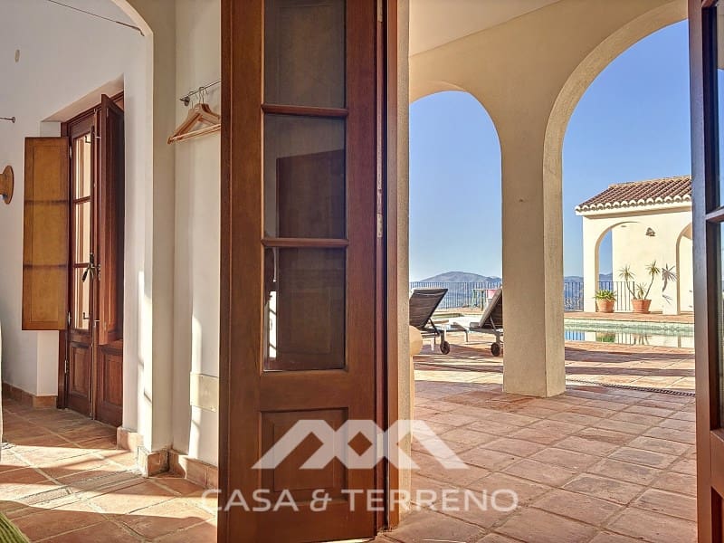 8 Zimmer Villa zu verkaufen in Alcaucin mit Pool - 1.395.000 € (Ref: 9790948)