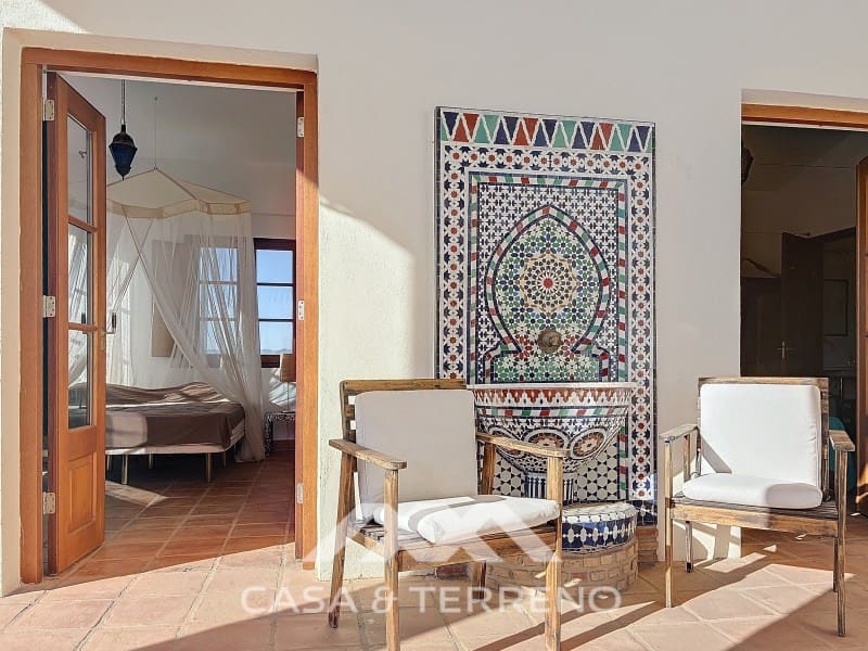 8 Zimmer Villa zu verkaufen in Alcaucin mit Pool - 1.395.000 € (Ref: 9790948)