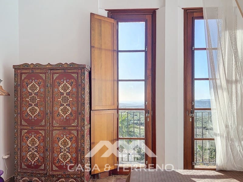 8 Zimmer Villa zu verkaufen in Alcaucin mit Pool - 1.395.000 € (Ref: 9790948)