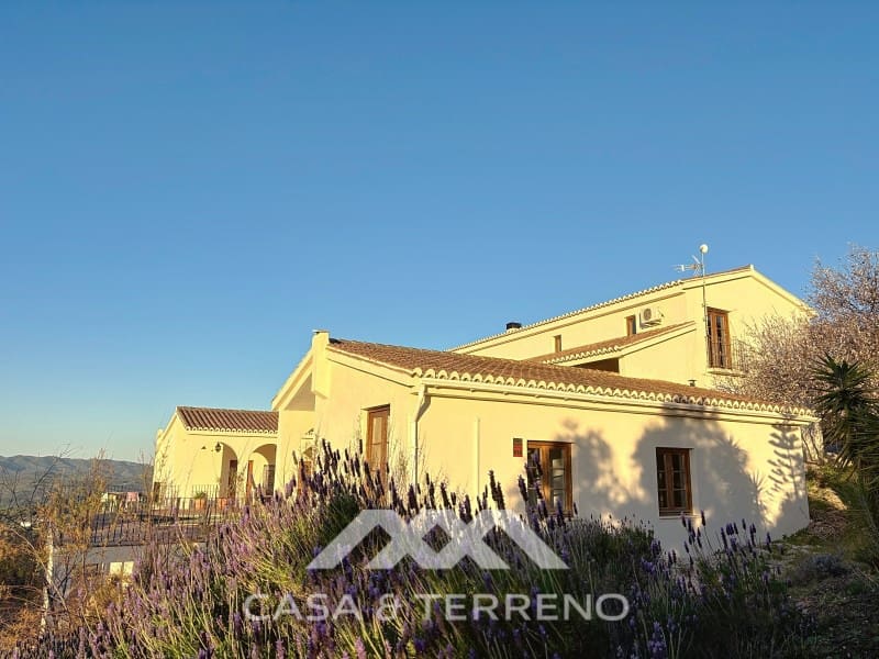 8 Zimmer Villa zu verkaufen in Alcaucin mit Pool - 1.395.000 € (Ref: 9790948)