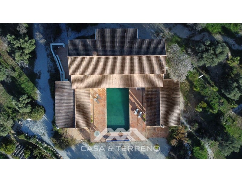 8 Zimmer Villa zu verkaufen in Alcaucin mit Pool - 1.395.000 € (Ref: 9790948)