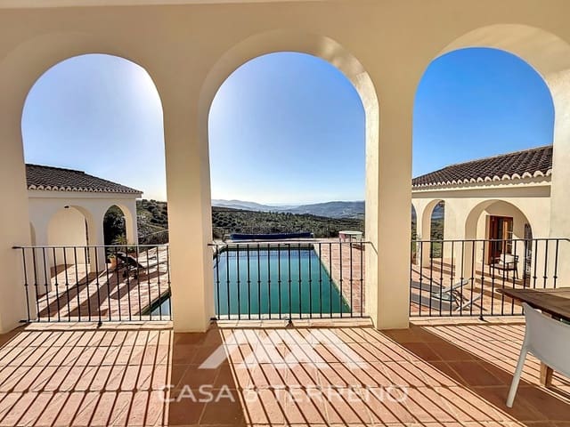 8 Zimmer Villa zu verkaufen in Alcaucín mit Pool - 1.395.000 € (Ref: 9790948)