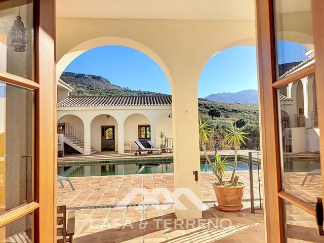 8 Zimmer Villa zu verkaufen in Alcaucín mit Pool - 1.395.000 € (Ref: 9790948)