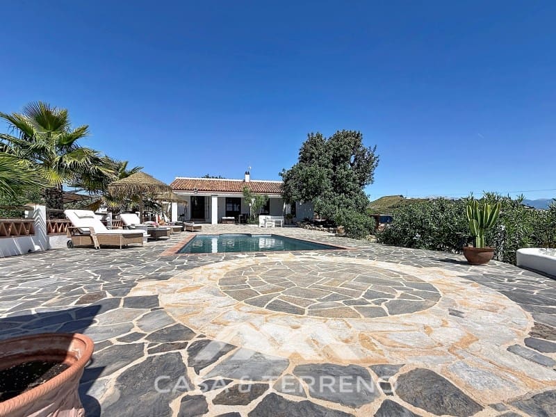 4 soveværelse Villa til salg i Almayate med swimmingpool - € 860.000 (Ref: 9794509)