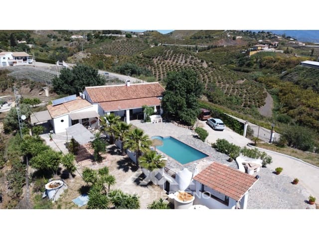 Chalet de 4 habitaciones en Almayate, Vélez-Málaga en venta con piscina - 860.000 € (Ref: 9794509)