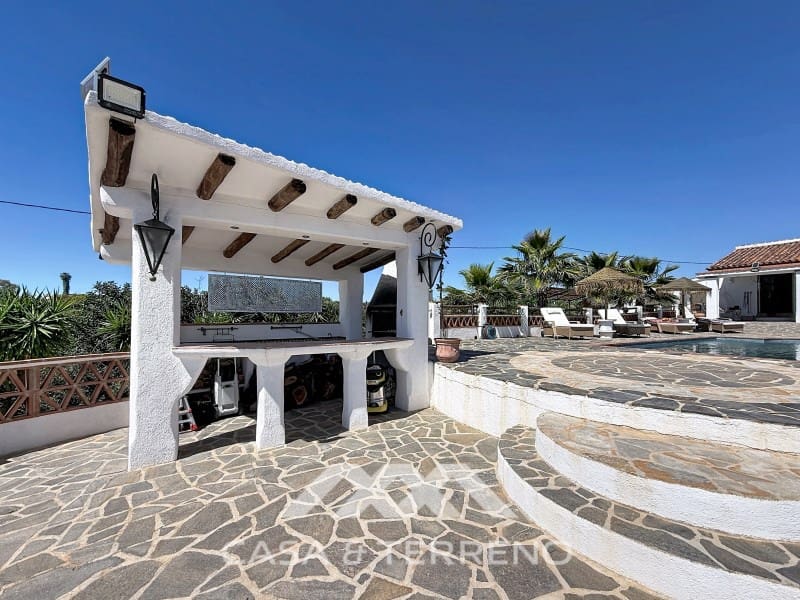 4 soveværelse Villa til salg i Almayate med swimmingpool - € 860.000 (Ref: 9794509)