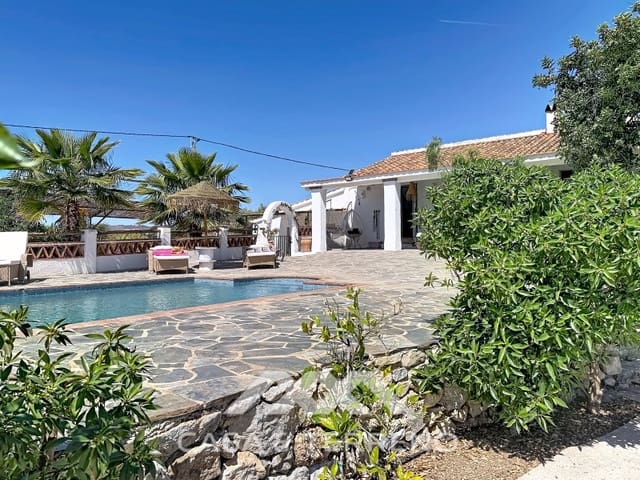 Chalet de 4 habitaciones en Almayate, Vélez-Málaga en venta con piscina - 860.000 € (Ref: 9794509)