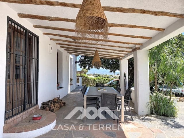 Chalet de 4 habitaciones en Almayate, Vélez-Málaga en venta con piscina - 860.000 € (Ref: 9794509)