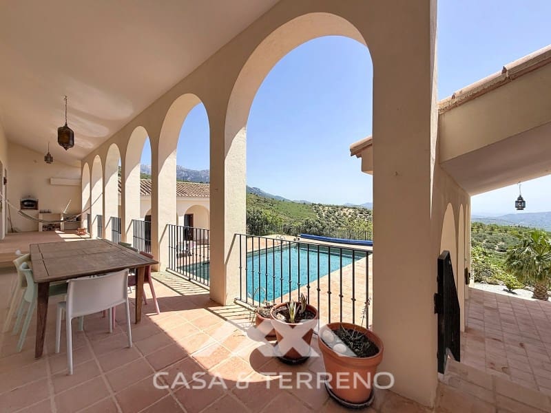 8 Zimmer Villa zu verkaufen in Alcaucin mit Pool - 1.395.000 € (Ref: 9801296)