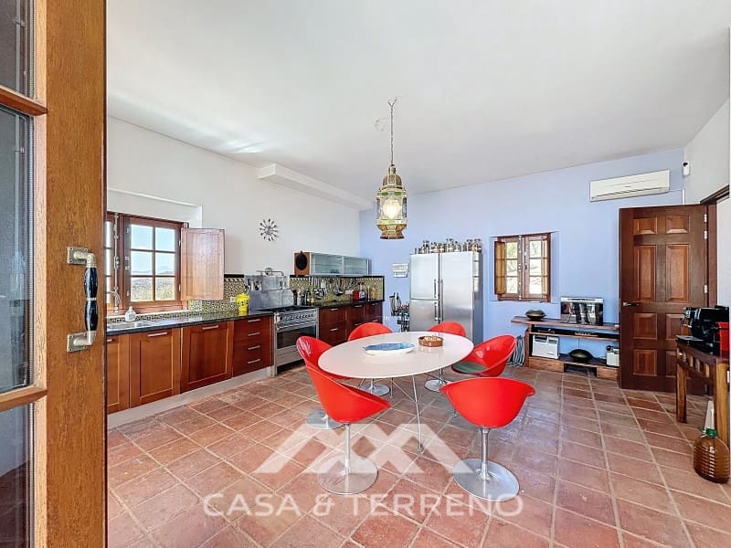 8 Zimmer Villa zu verkaufen in Alcaucin mit Pool - 1.395.000 € (Ref: 9801296)