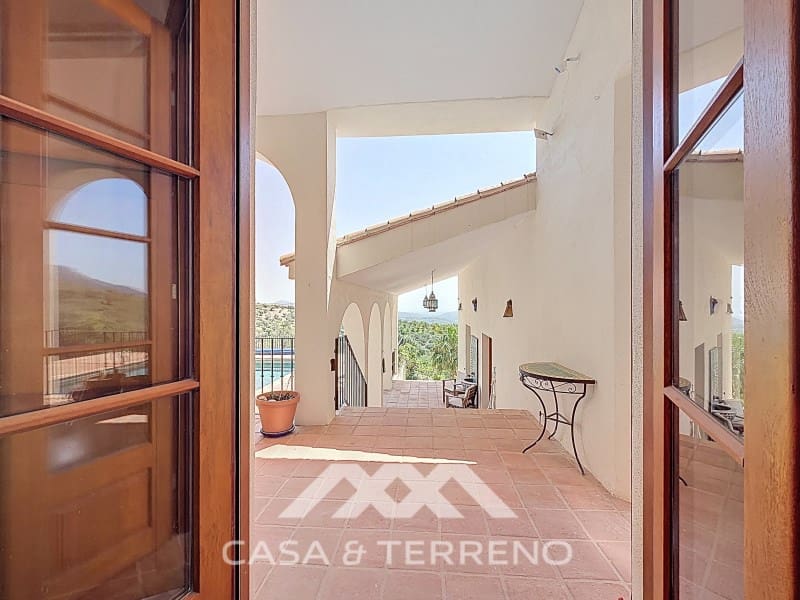 8 Zimmer Villa zu verkaufen in Alcaucin mit Pool - 1.395.000 € (Ref: 9801296)