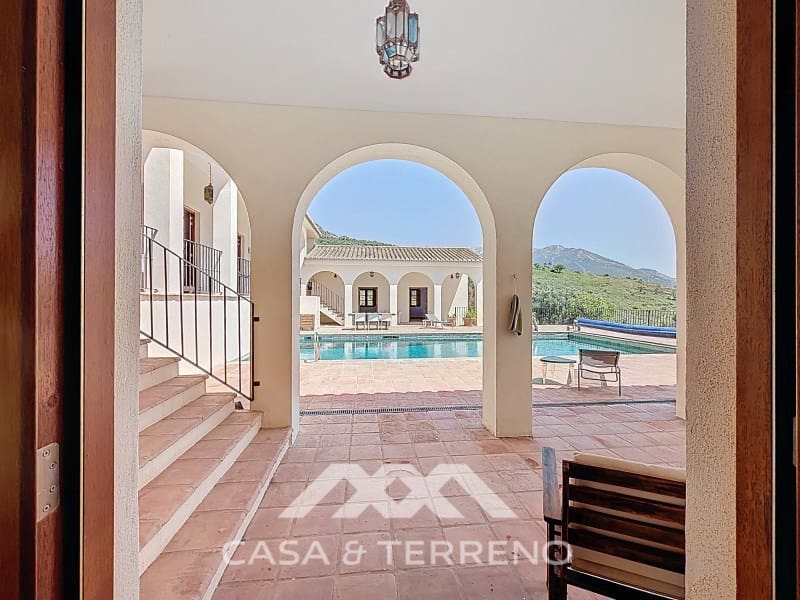 8 Zimmer Villa zu verkaufen in Alcaucin mit Pool - 1.395.000 € (Ref: 9801296)