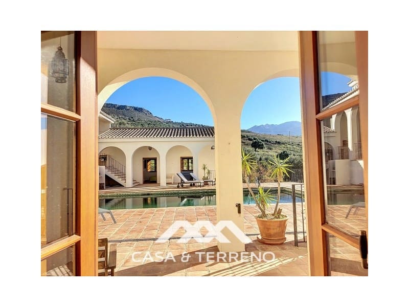 8 Zimmer Villa zu verkaufen in Alcaucin mit Pool - 1.395.000 € (Ref: 9801296)