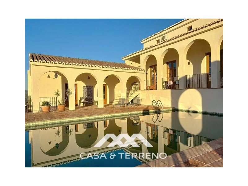 8 Zimmer Villa zu verkaufen in Alcaucin mit Pool - 1.395.000 € (Ref: 9801296)