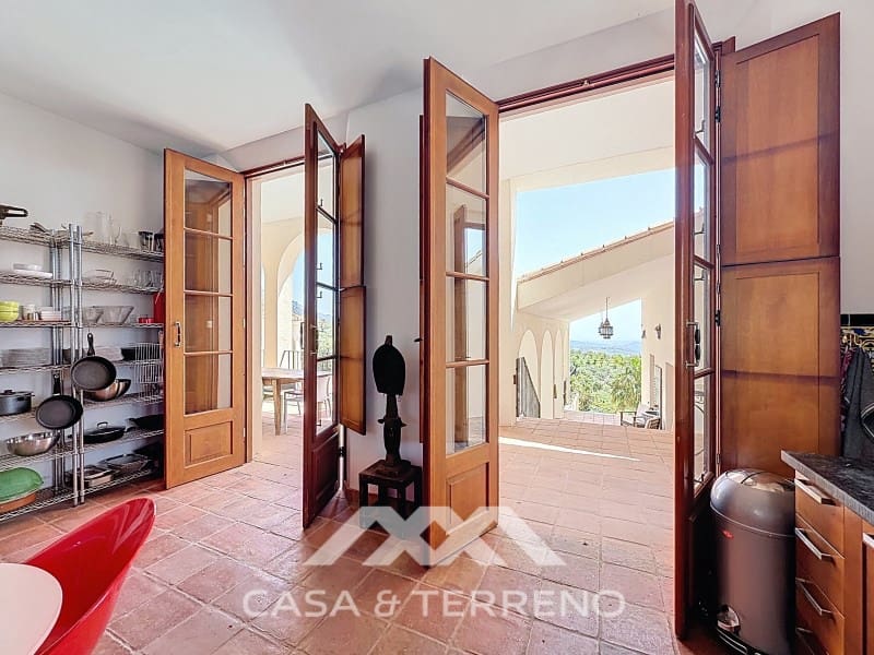 8 Zimmer Villa zu verkaufen in Alcaucin mit Pool - 1.395.000 € (Ref: 9801296)