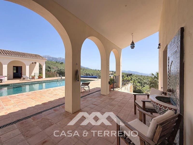 8 Zimmer Villa zu verkaufen in Alcaucin mit Pool - 1.395.000 € (Ref: 9801296)