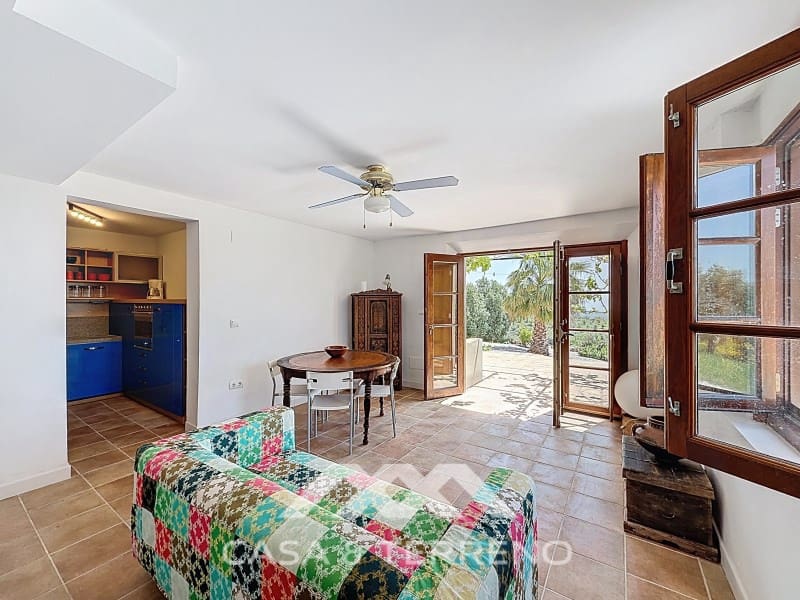 8 Zimmer Villa zu verkaufen in Alcaucin mit Pool - 1.395.000 € (Ref: 9801296)