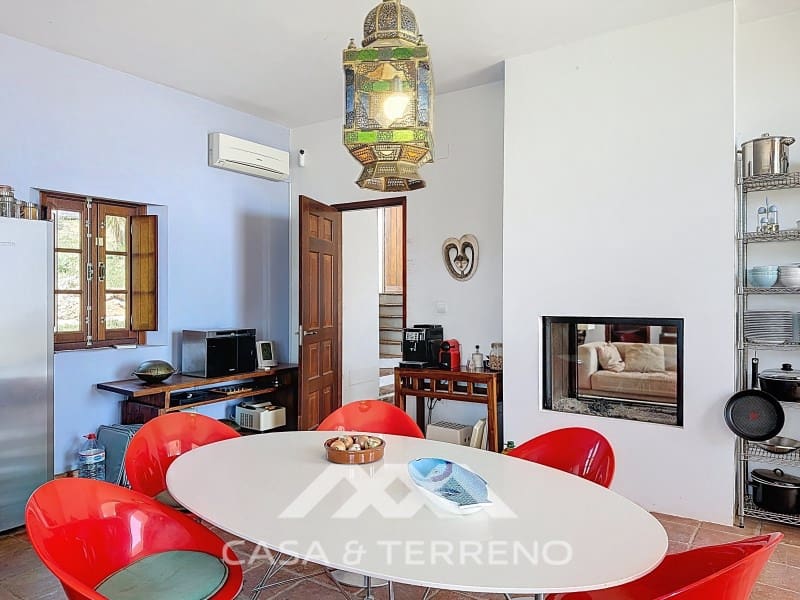 8 Zimmer Villa zu verkaufen in Alcaucin mit Pool - 1.395.000 € (Ref: 9801296)