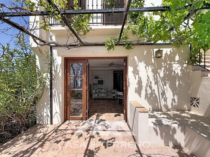 8 Zimmer Villa zu verkaufen in Alcaucin mit Pool - 1.395.000 € (Ref: 9801296)