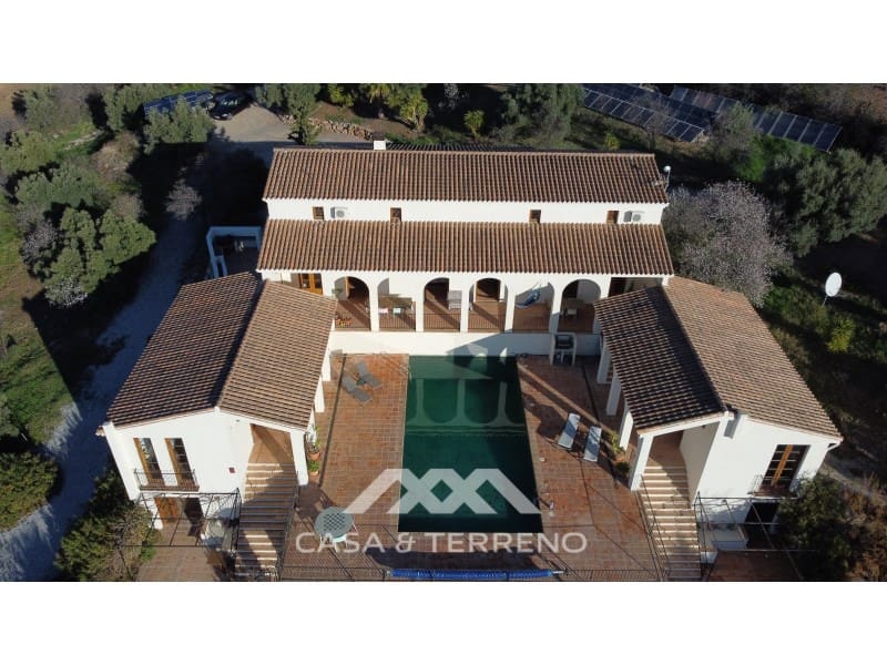 8 bedroom Villa for sale in Alcaucin with pool - € 1,395,000 (Ref: 9801296)