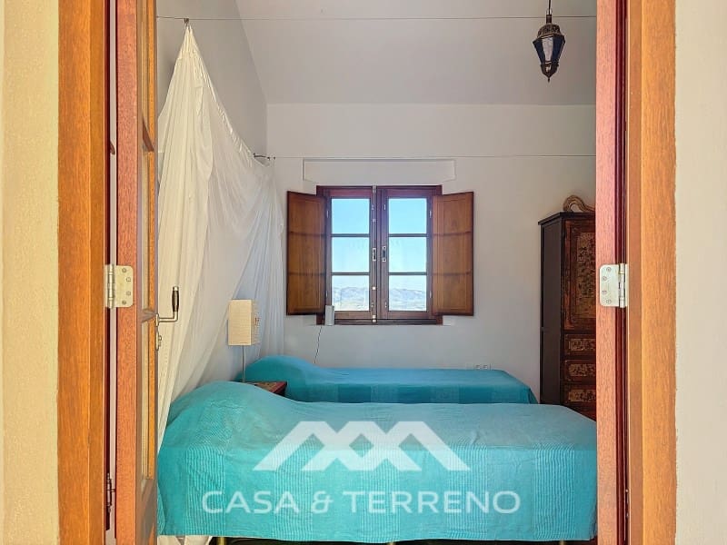 Chalet de 8 habitaciones en Alcaucín en venta con piscina - 1.250.000 € (Ref: 9801296)