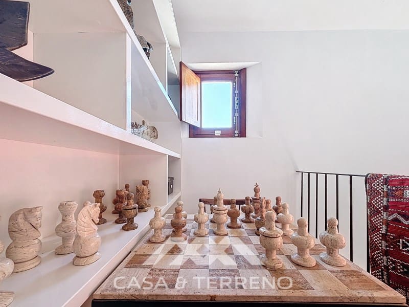 Chalet de 8 habitaciones en Alcaucín en venta con piscina - 1.250.000 € (Ref: 9801296)