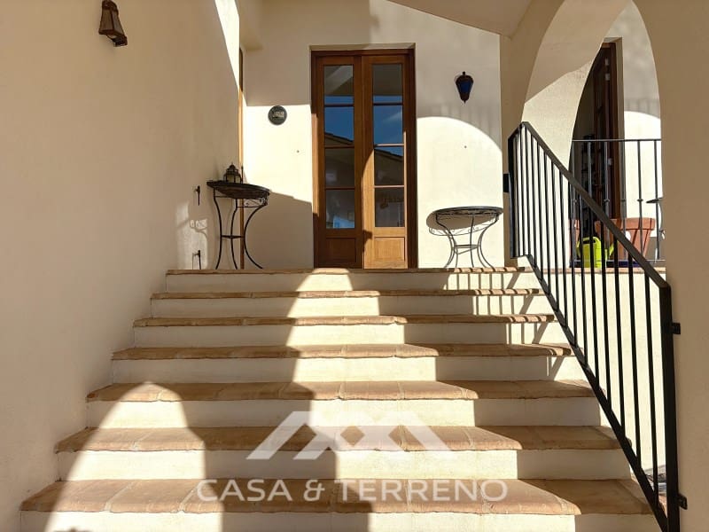Chalet de 8 habitaciones en Alcaucín en venta con piscina - 1.250.000 € (Ref: 9801296)