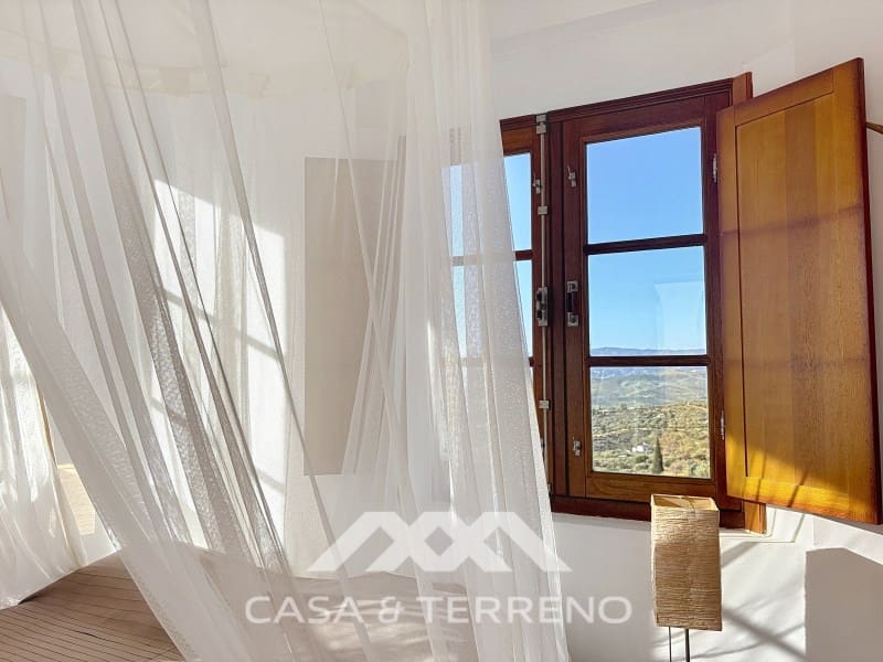 Chalet de 8 habitaciones en Alcaucín en venta con piscina - 1.250.000 € (Ref: 9801296)