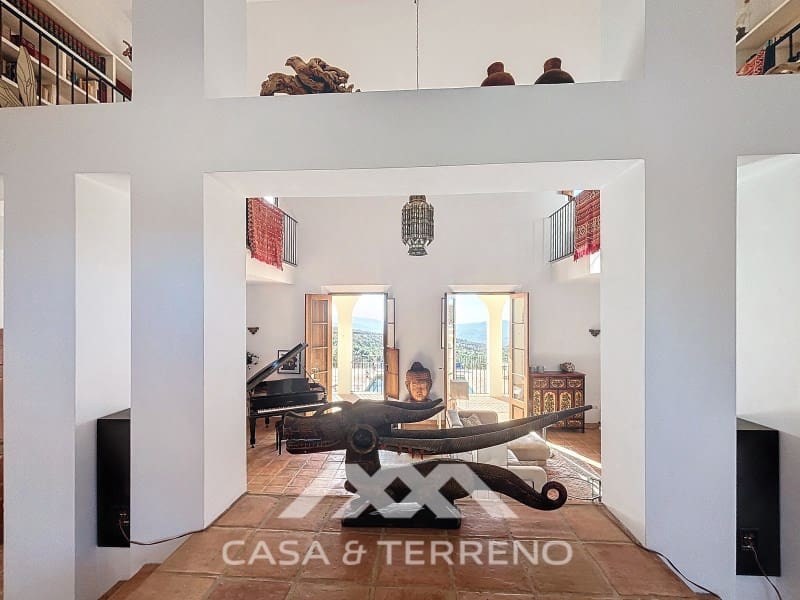 Chalet de 8 habitaciones en Alcaucín en venta con piscina - 1.250.000 € (Ref: 9801296)