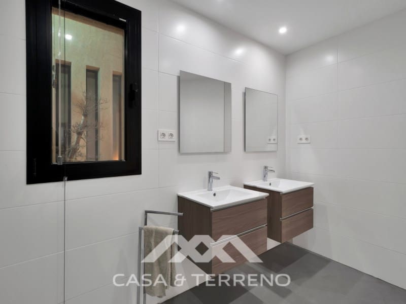 6 bedroom Villa for sale in Malaga city with pool - € 1,870,000 (Ref: 9813295)