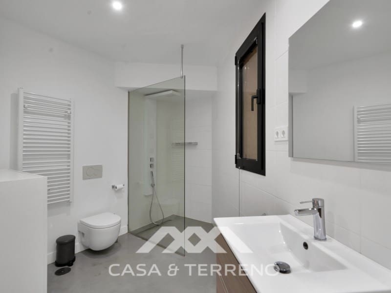 6 bedroom Villa for sale in Malaga city with pool - € 1,870,000 (Ref: 9813295)