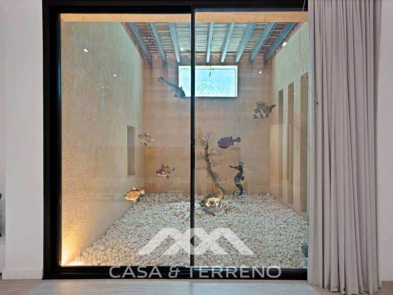 6 bedroom Villa for sale in Malaga city with pool - € 1,870,000 (Ref: 9813295)