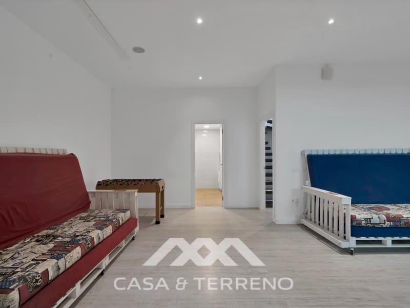 6 bedroom Villa for sale in Malaga city with pool - € 1,870,000 (Ref: 9813295)
