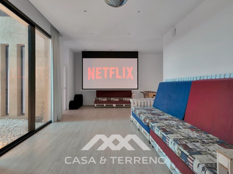 6 bedroom Villa for sale in Malaga city with pool - € 1,870,000 (Ref: 9813295)