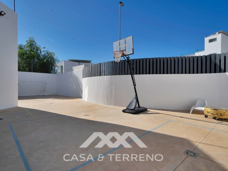 6 bedroom Villa for sale in Malaga city with pool - € 1,870,000 (Ref: 9813295)