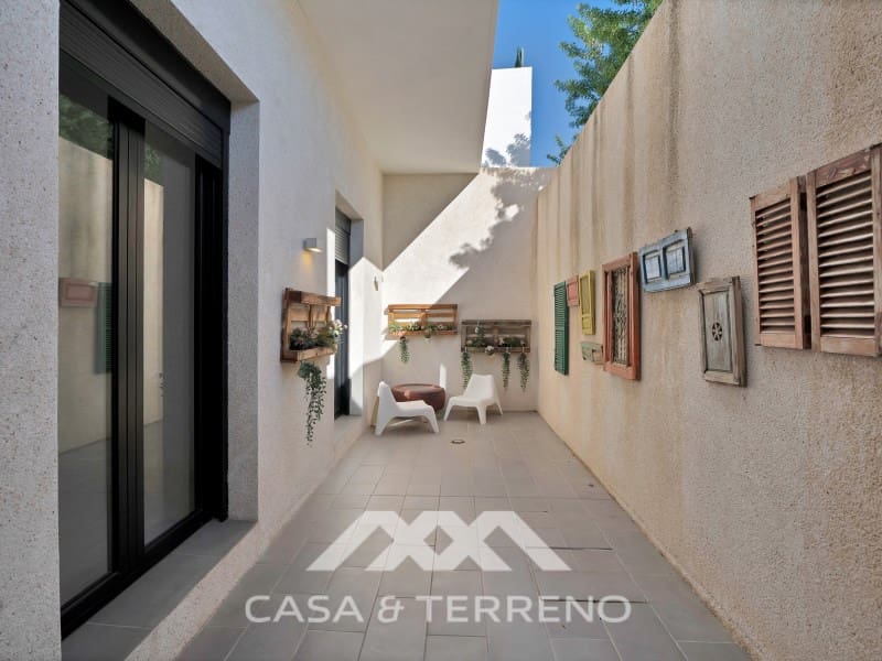 6 bedroom Villa for sale in Malaga city with pool - € 1,870,000 (Ref: 9813295)