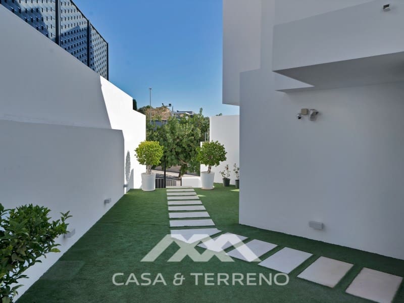 6 bedroom Villa for sale in Malaga city with pool - € 1,870,000 (Ref: 9813295)