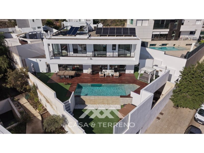 6 bedroom Villa for sale in Malaga city with pool - € 1,870,000 (Ref: 9813295)
