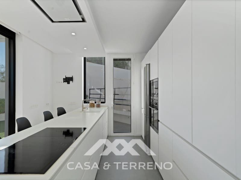 6 bedroom Villa for sale in Malaga city with pool - € 1,870,000 (Ref: 9813295)