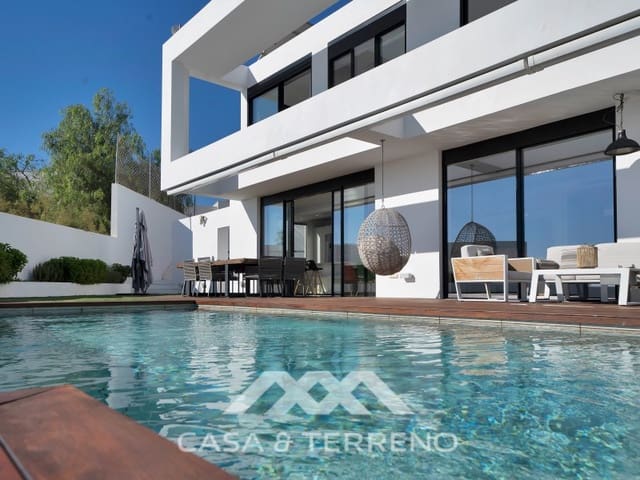 6 bedroom Villa for sale in Hacienda Paredes, Málaga city with pool - € 1,870,000 (Ref: 9813295)