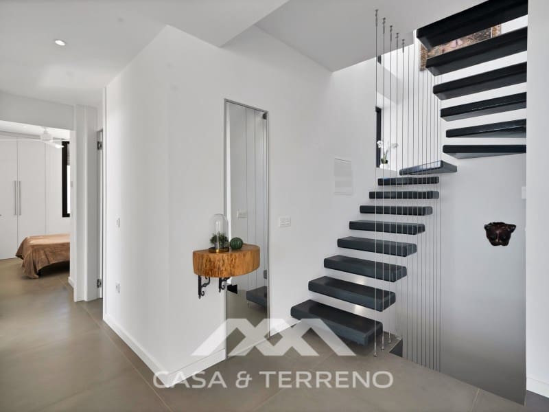 6 bedroom Villa for sale in Malaga city with pool - € 1,870,000 (Ref: 9813295)