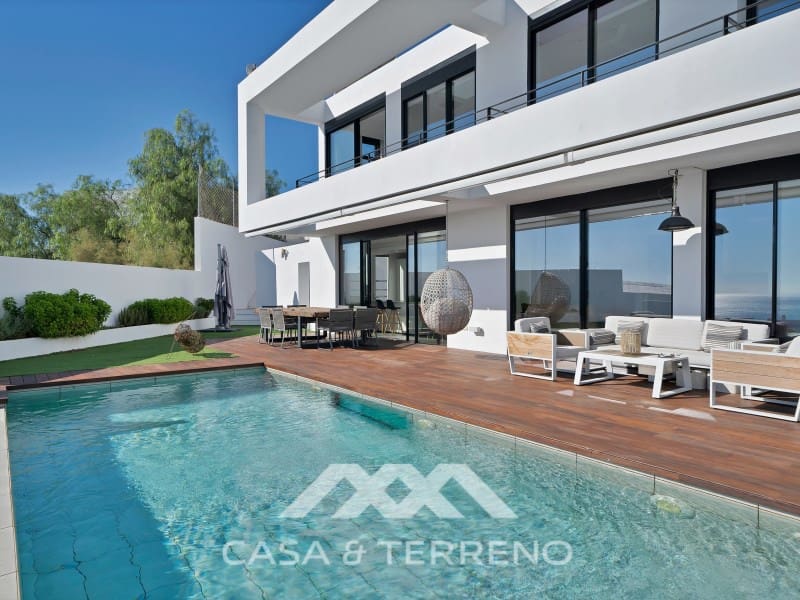 6 bedroom Villa for sale in Malaga city with pool - € 1,870,000 (Ref: 9813295)