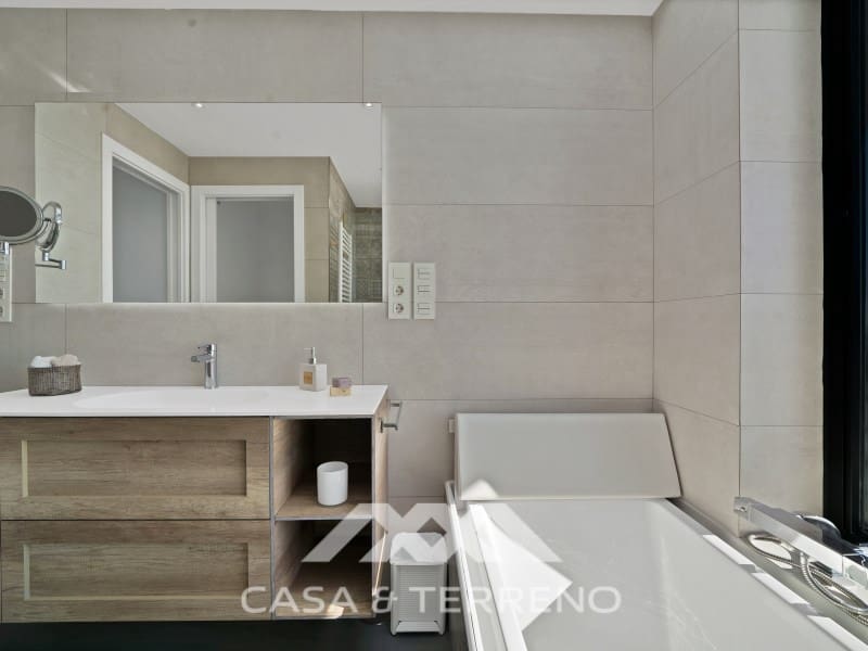 6 bedroom Villa for sale in Malaga city with pool - € 1,870,000 (Ref: 9813295)