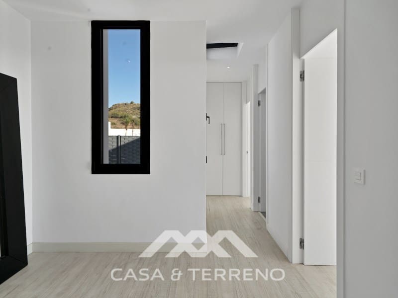 6 bedroom Villa for sale in Malaga city with pool - € 1,870,000 (Ref: 9813295)