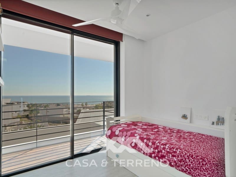 6 bedroom Villa for sale in Malaga city with pool - € 1,870,000 (Ref: 9813295)
